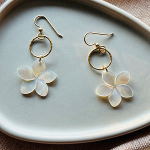 MOP SHELL FLOWER EARRINGS