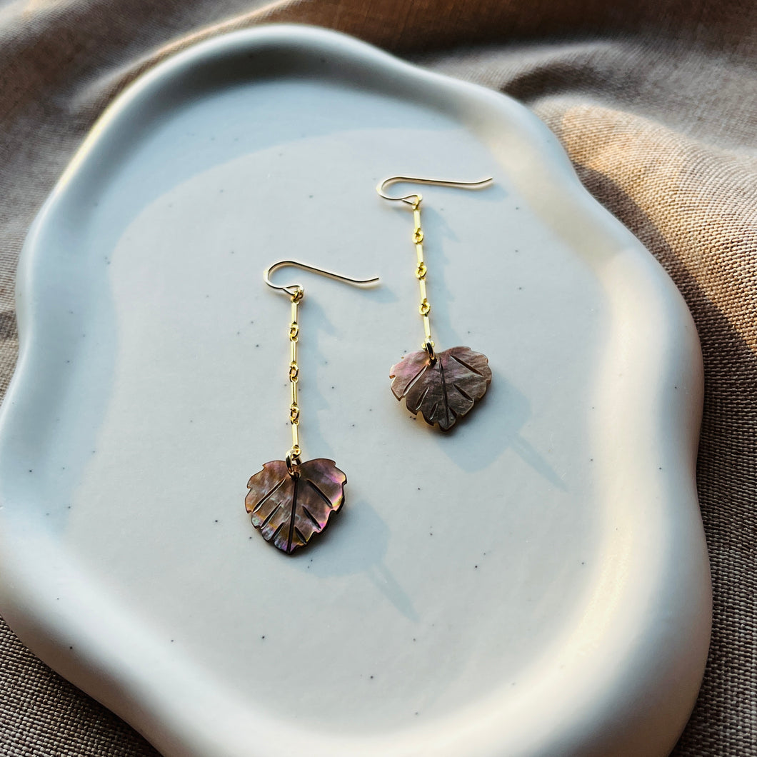 BROWN MOP LEAF EARRINGS