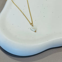 Load image into Gallery viewer, MOTHER OF PEARL HEART NECKLACE
